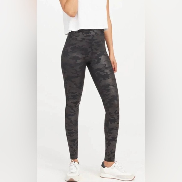 SPANX Pants - NWOT SPANX Faux Leather High Rise Camo Leggings- Size Large
